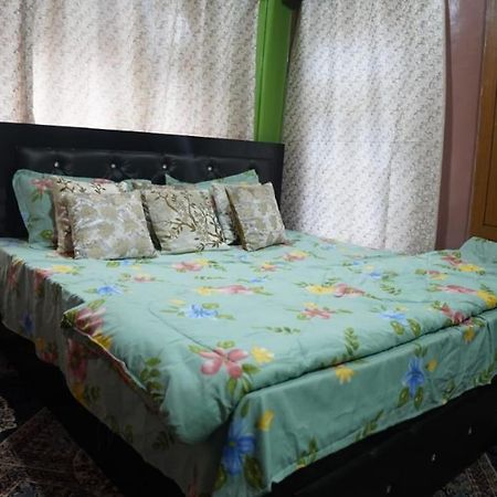 Wani Guest House Gulmarg Exterior foto