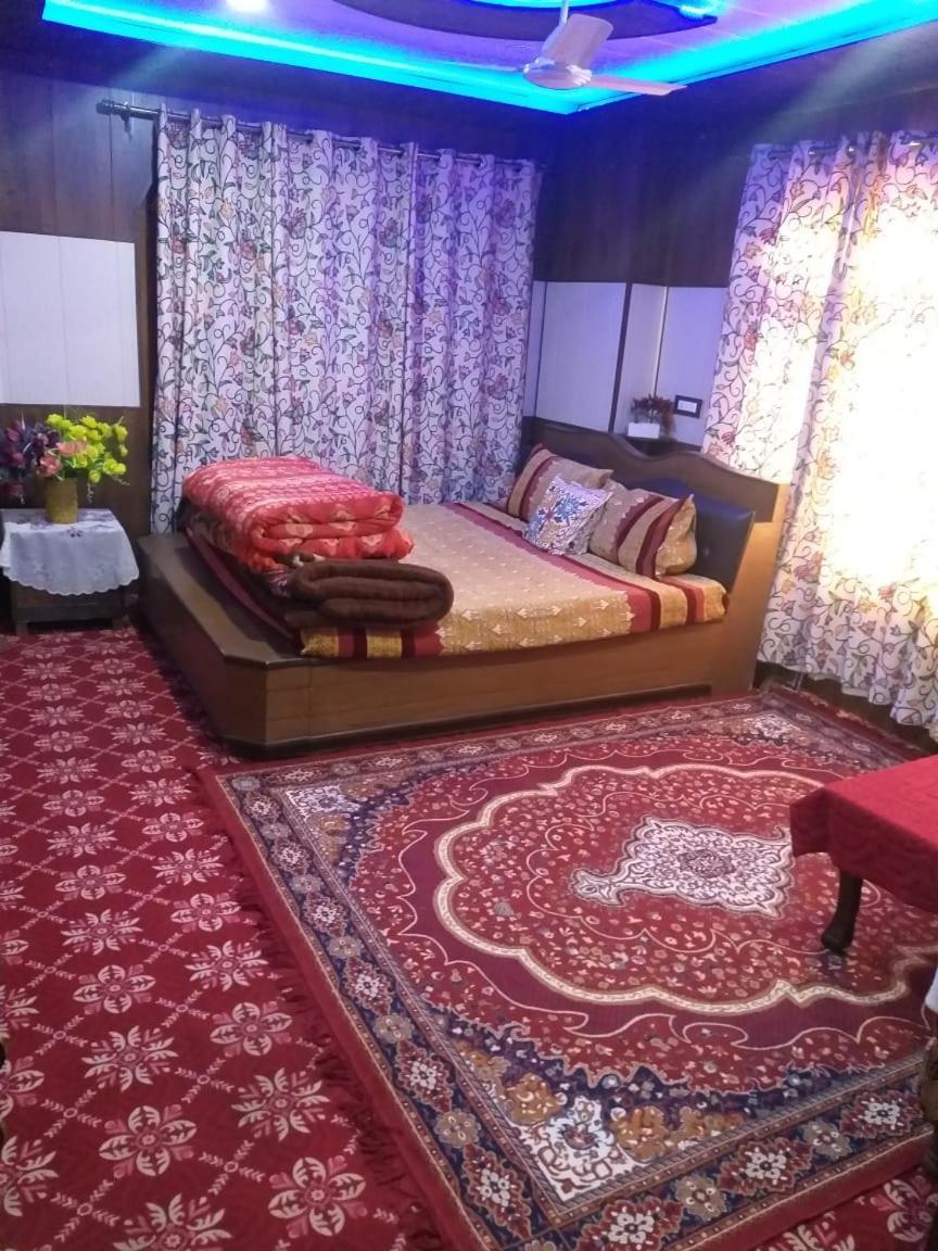Wani Guest House Gulmarg Exterior foto